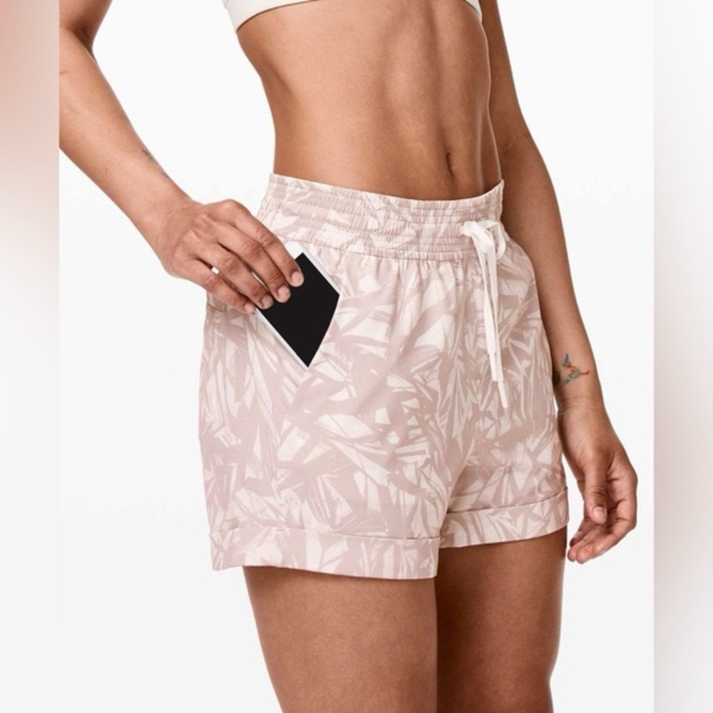 Lululemon Spring Break Away Short *4-way Stretch 3" Shadow Leaf Light Ivory Muse
